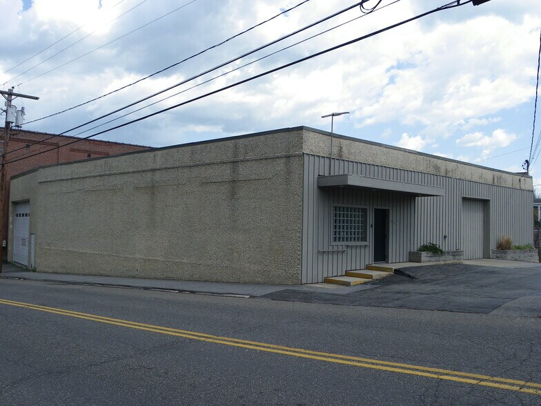 46 Summer St, Torrington, CT à vendre - Photo du bâtiment - Image 1 de 1