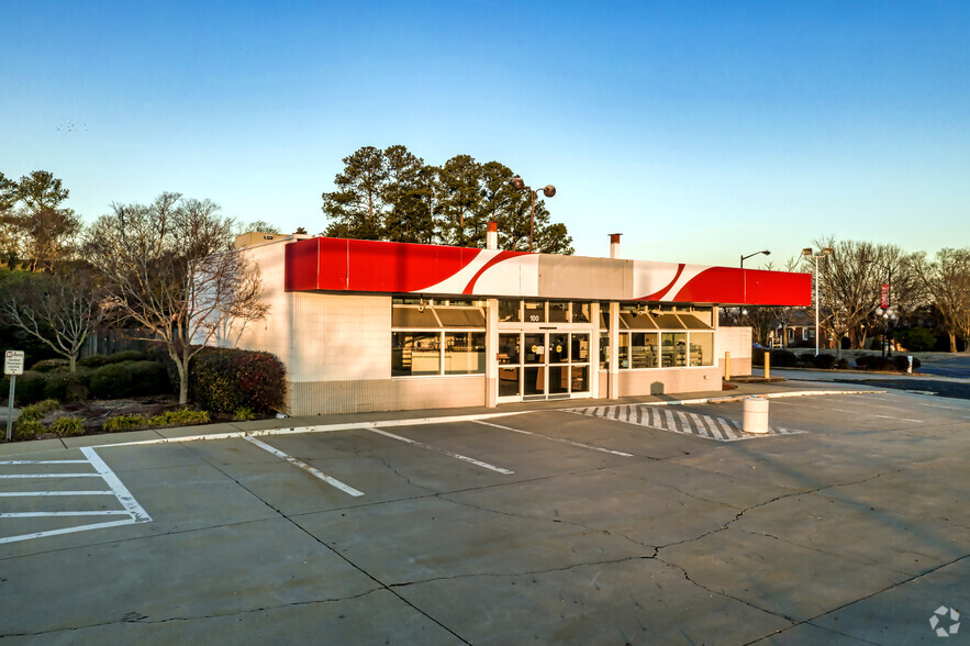 100 S Polk St, Pineville, NC à vendre - Photo principale - Image 1 de 10