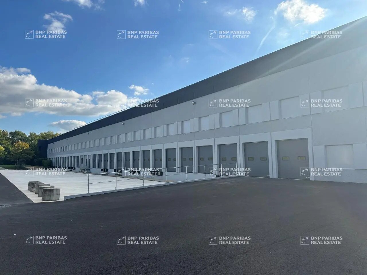 Office in Lisses for lease Building Photo- Image 1 of 16