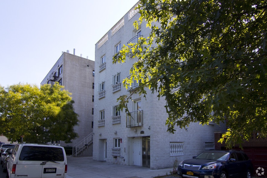 2031 Burr Ave, Bronx, NY à vendre - Photo principale - Image 1 de 2