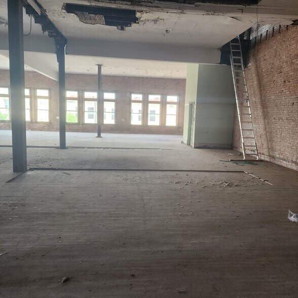 739 Minnesota Ave, Kansas City, KS à vendre - Photo intérieure - Image 3 de 5