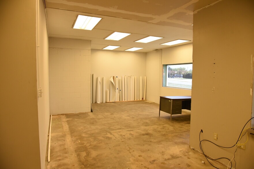 1701 Central Pky SW, Decatur, AL for lease - Interior Photo - Image 3 of 10