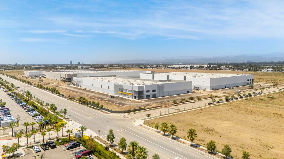 101 Logistics Ctr, Oxnard, CA à louer - Photo du bâtiment - Image 3 de 7