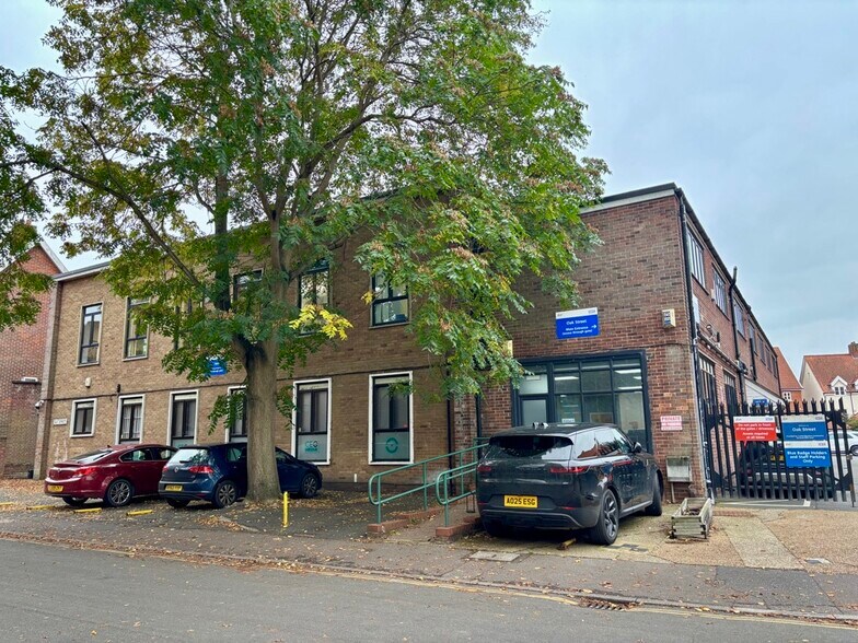 1-1A Oak St, Norwich à louer - Photo du bâtiment - Image 1 de 2