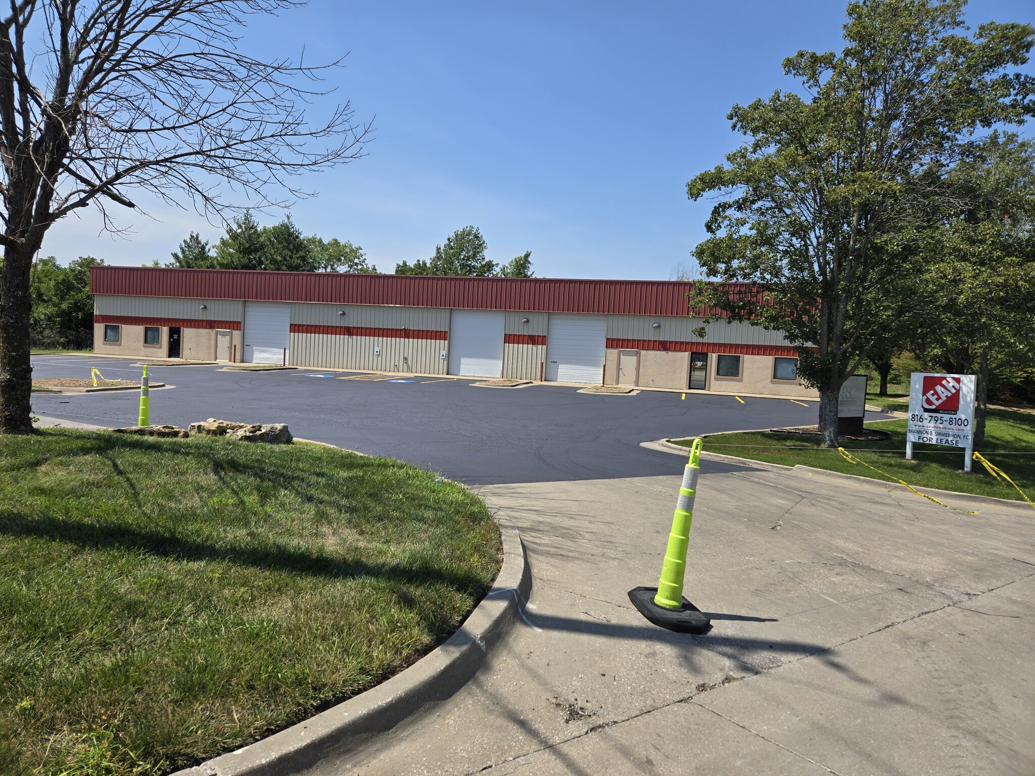 1300-1324 NW Main St, Lee's Summit, MO for lease Building Photo- Image 1 of 3