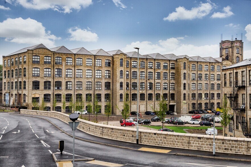 Upper Blakeridge Ln, Batley à vendre - Photo du bâtiment - Image 1 de 8