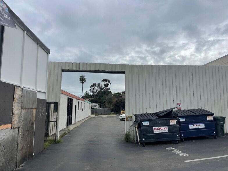 7841 El Cajon Blvd, La Mesa, CA à vendre - Photo du bâtiment - Image 2 de 5
