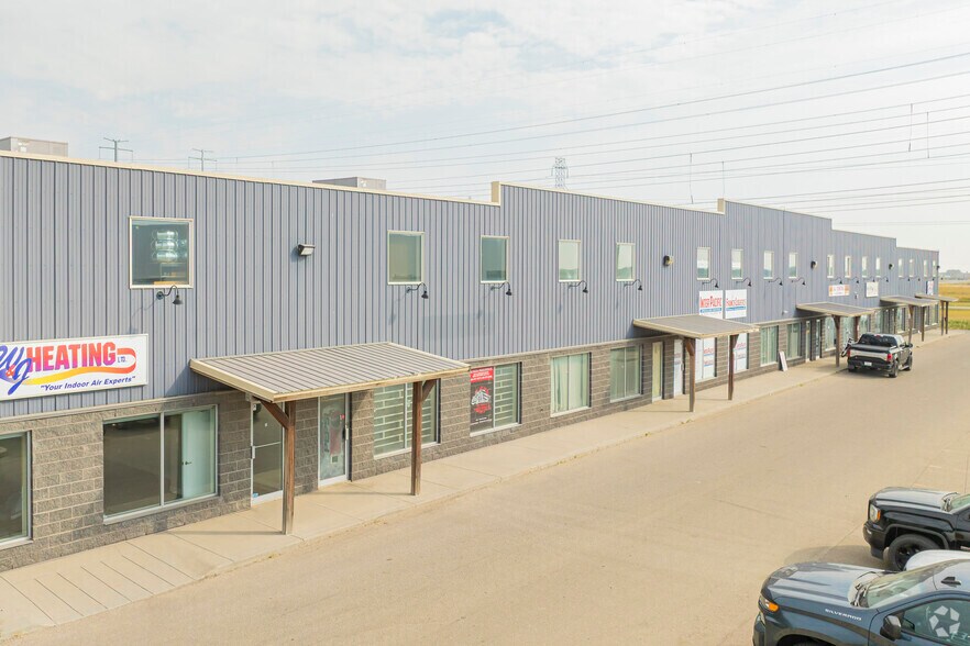 10 Wrangler Pl SE, Rocky View No 44, AB à vendre - Photo principale - Image 1 de 1