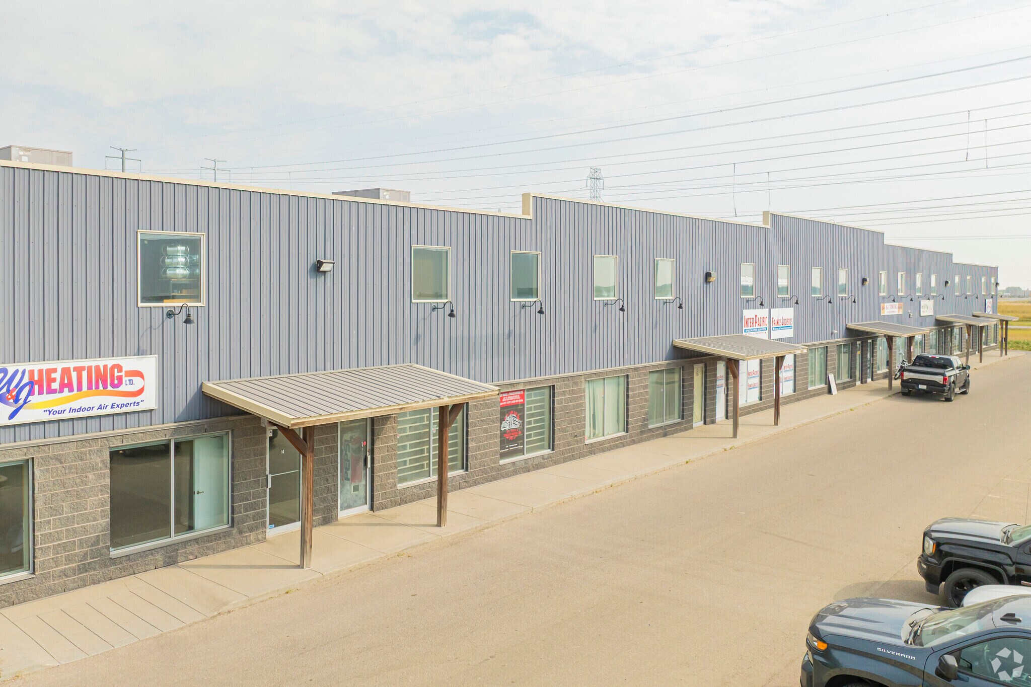 10 Wrangler Pl SE, Rocky View No 44, AB à vendre Photo principale- Image 1 de 1