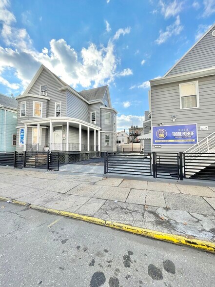 214-220 Ripley Pl, Elizabeth, NJ à vendre - Photo du bâtiment - Image 3 de 25