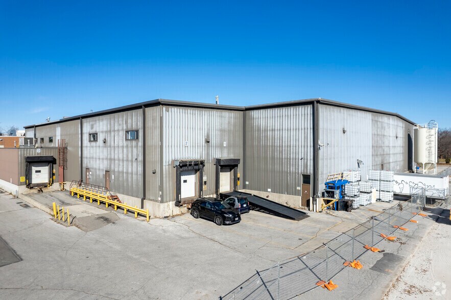 6515 Kitimat Rd, Mississauga, ON à louer - Photo du bâtiment - Image 3 de 4