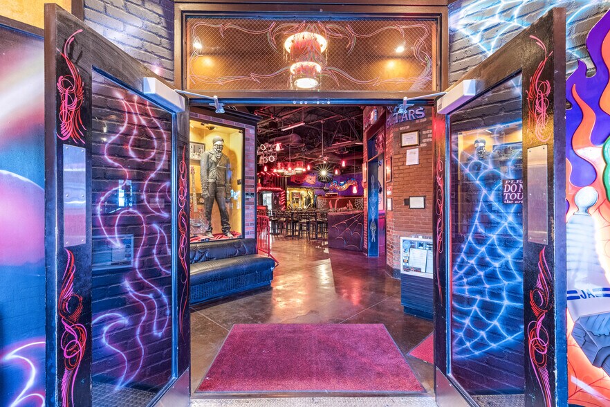 6750 W Sahara Ave, Las Vegas, NV à vendre - Photo du bâtiment - Image 3 de 35