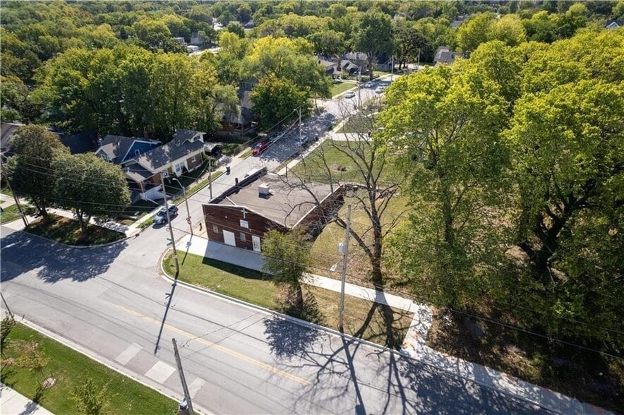 1335 E 27th St, Kansas City, MO for sale - Building Photo - Image 3 of 5