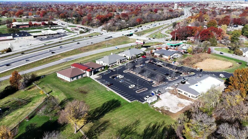 5731 NW 72nd St, Kansas City, MO à vendre - Vidéo sur l’inscription commerciale - Image 2 de 5