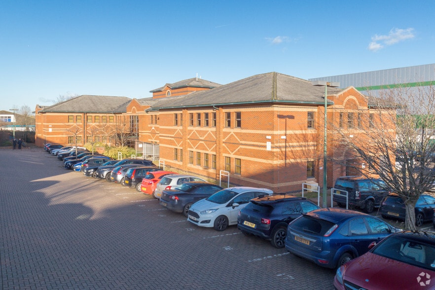 Summerhouse Rd, Northampton à louer - Photo du bâtiment - Image 2 de 6