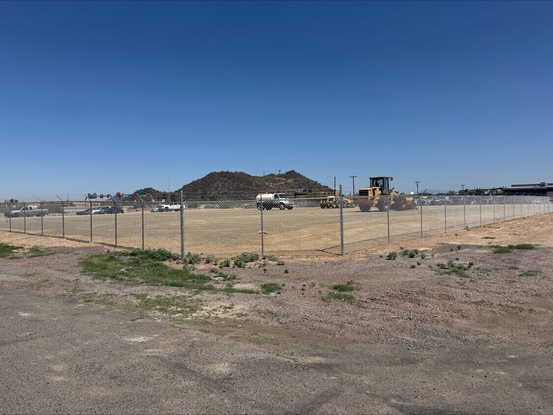 22201 N Black Canyon Hwy, Phoenix, AZ for lease Primary Photo- Image 1 of 3