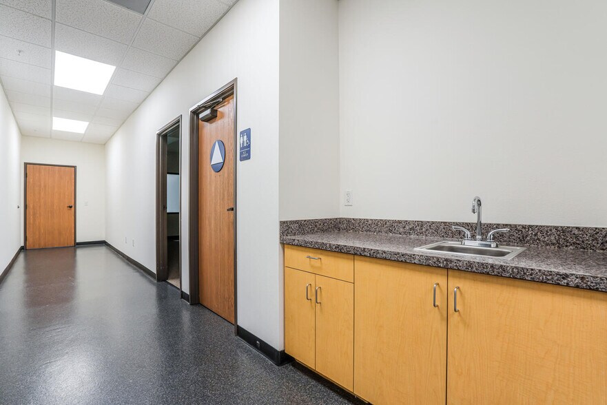 17022 S Montanero Ave, Carson, CA à louer - Photo intérieure - Image 3 de 37