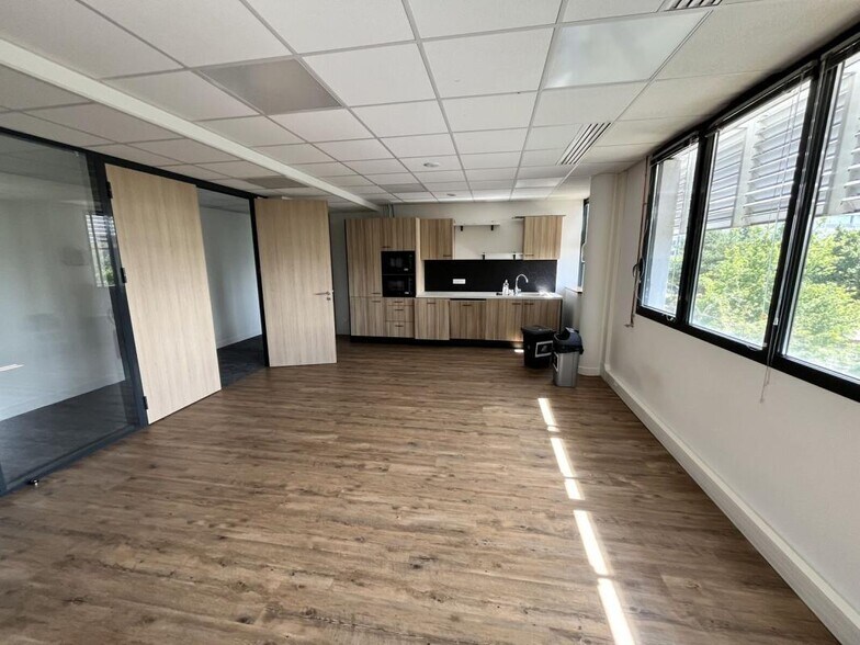 Bureau dans Rennes à louer - Photo du bâtiment - Image 3 de 11