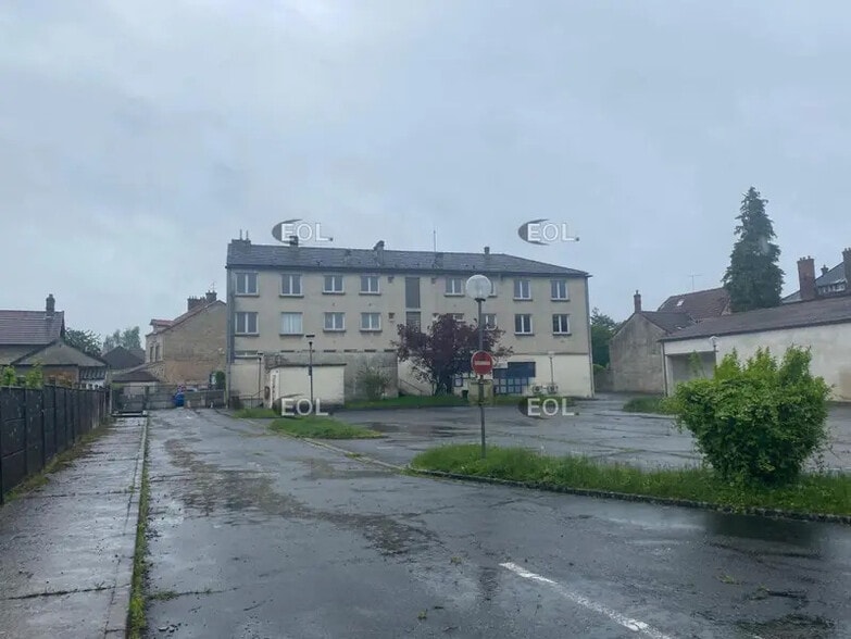 Flex in Villeparisis for sale - Building Photo - Image 2 of 8