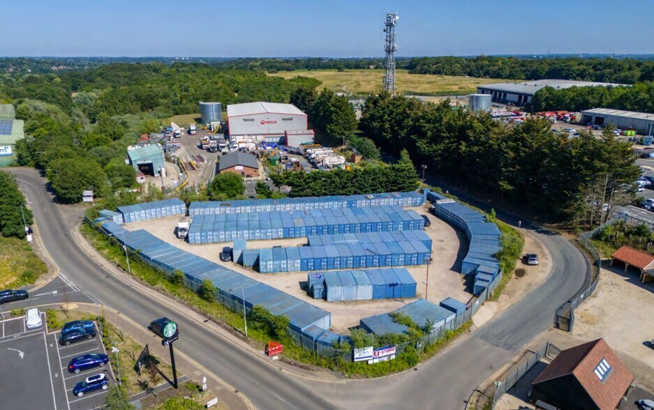 Open Storage Investment portefeuille de 3 propriétés à vendre sur LoopNet.ca - Photo principale - Image 2 de 3