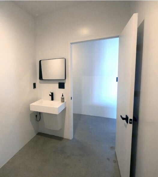 3211 Pico Blvd, Santa Monica, CA à vendre - Photo intérieure - Image 3 de 7