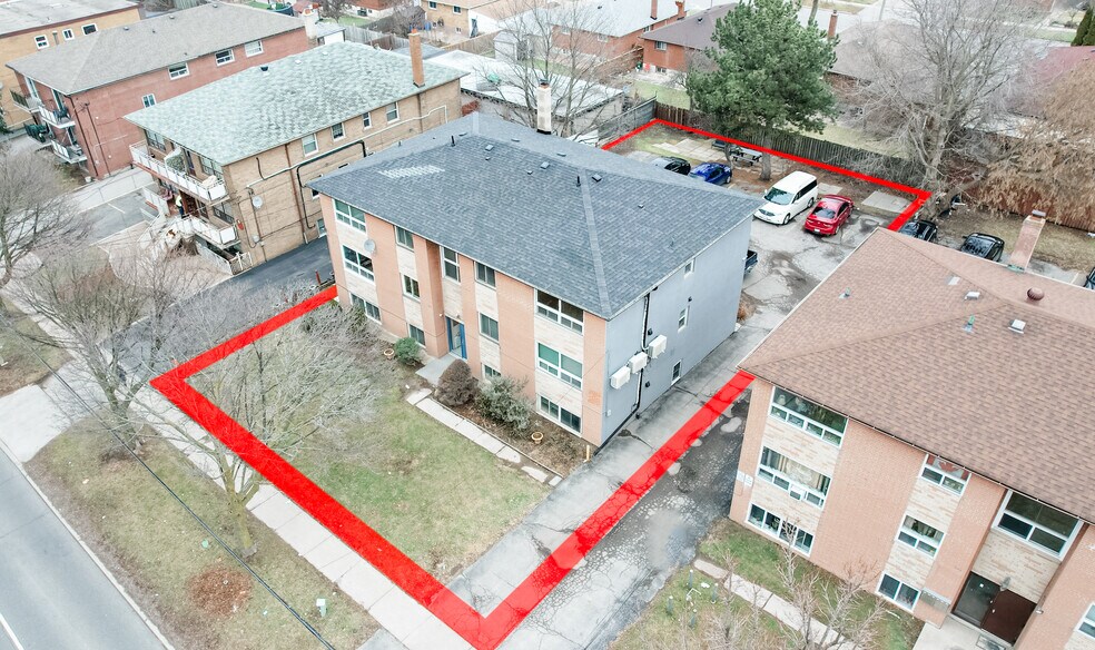 555 Birchmount Rd, Toronto, ON à vendre - Photo du bâtiment - Image 1 de 1