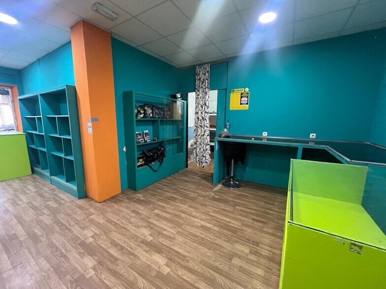 Commerce de détail dans Cáceres, Cáceres à vendre - Photo du bâtiment - Image 2 de 13