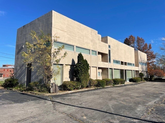 507 E River St, Elyria, OH à vendre - Photo du bâtiment - Image 2 de 11