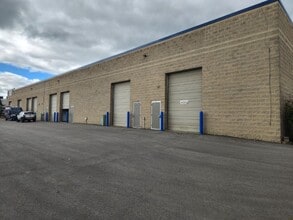 1833 Executive Dr, Oconomowoc, WI for lease Building Photo- Image 2 of 7
