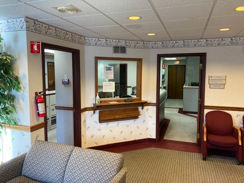 700 Coventry Dr, Phillipsburg, NJ à vendre - Photo du bâtiment - Image 2 de 63