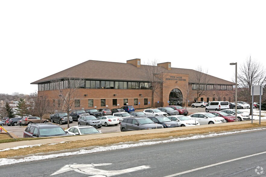 7447 Egan Dr, Savage, MN à louer - Photo du bâtiment - Image 3 de 10