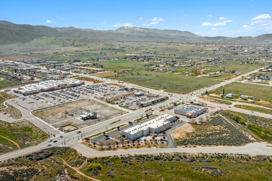 1001 W Tehachapi Blvd, Tehachapi, CA for lease - Building Photo - Image 3 of 5