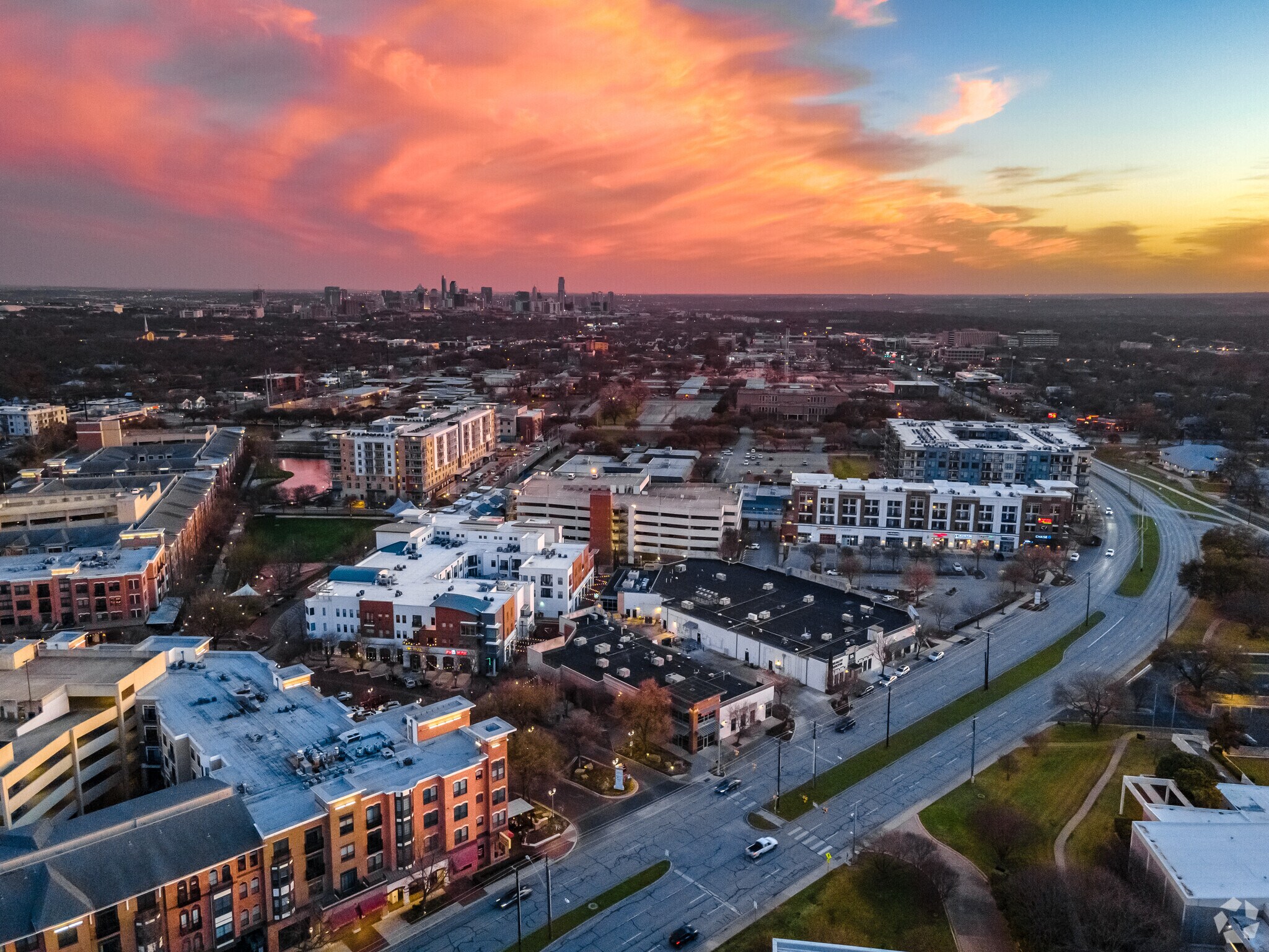 4600 W Guadalupe St, Austin, TX à louer Photo du bâtiment- Image 1 de 10