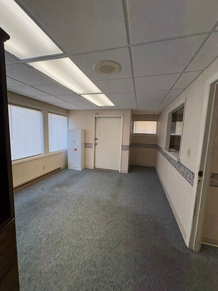 2017 Sunset Blvd, Steubenville, OH for lease - Interior Photo - Image 2 of 44