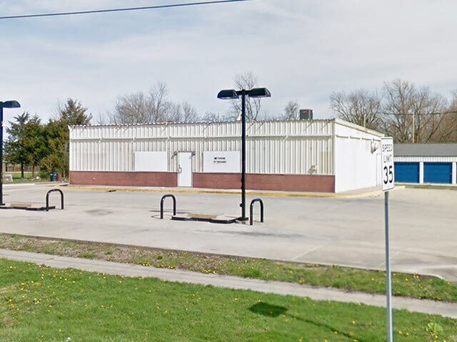 308 E State St, Irving, IL à vendre - Photo du bâtiment - Image 2 de 2