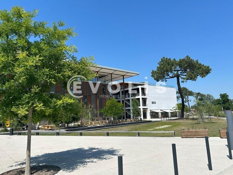 10 Rue Thomas Edison, Pessac for lease - Building Photo - Image 2 of 10