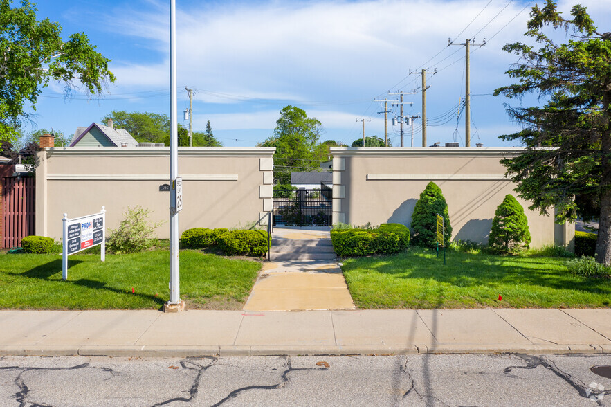 352 N Main St, Plymouth, MI for lease - Building Photo - Image 1 of 8