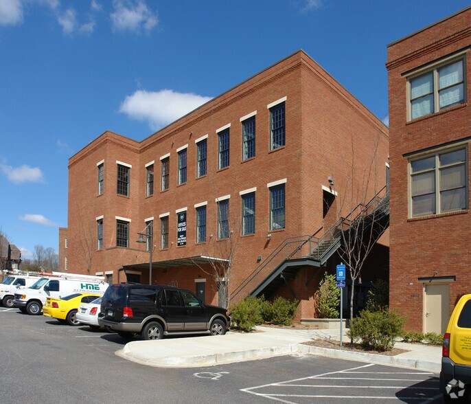 5870 Charlotte Ln, Cumming, GA à vendre - Photo du bâtiment - Image 3 de 4