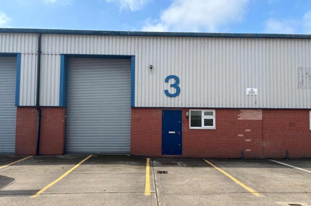 Burndell Rd, Ford à louer Photo du bâtiment- Image 1 de 3