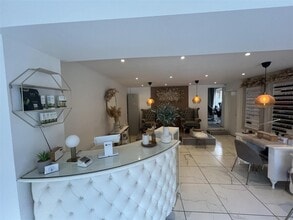 12 Oldfield Ln, Heckmondwike for lease Interior Photo- Image 1 of 4