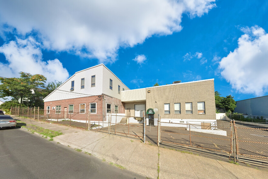 229-261 Merriam St, Bridgeport, CT for lease - Primary Photo - Image 1 of 14