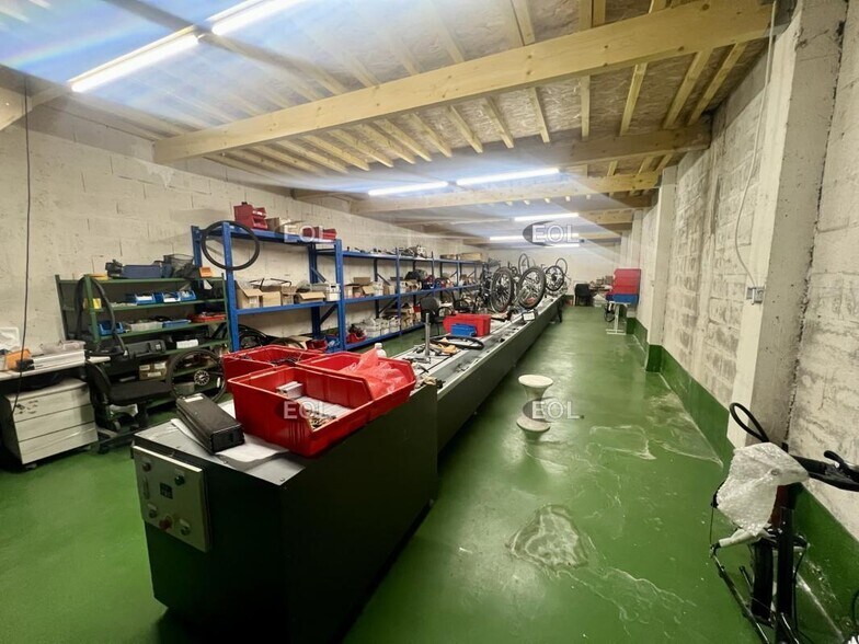 Flex in Bagnolet for lease - Interior Photo - Image 3 of 10