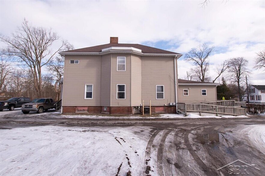 1610 Gratiot Ave, Saginaw, MI à vendre - Photo du bâtiment - Image 2 de 5