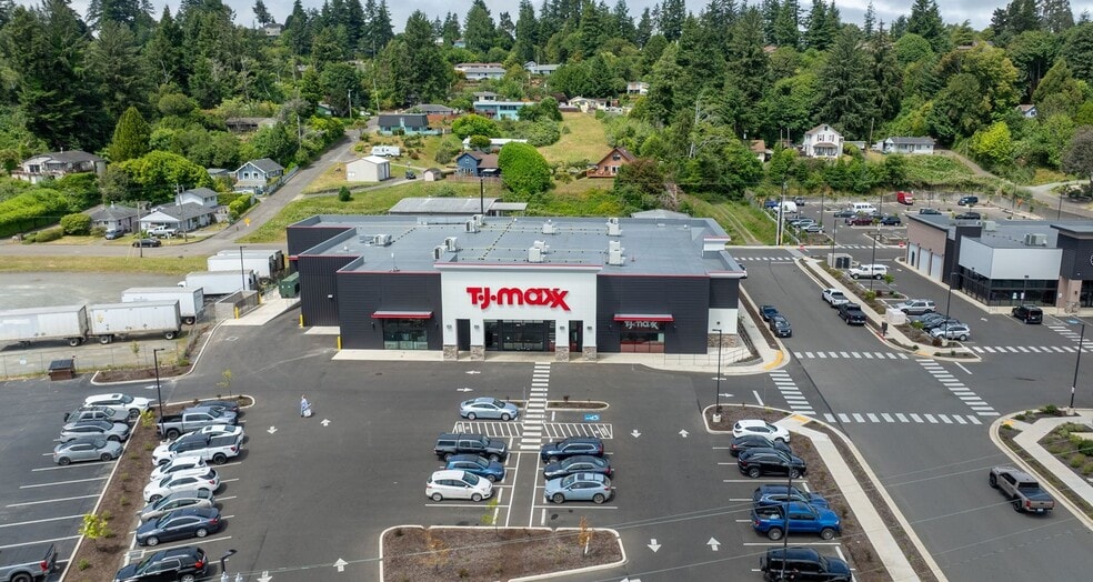 1233 Teakwood Ave, Coos Bay, OR for sale - Building Photo - Image 2 of 16