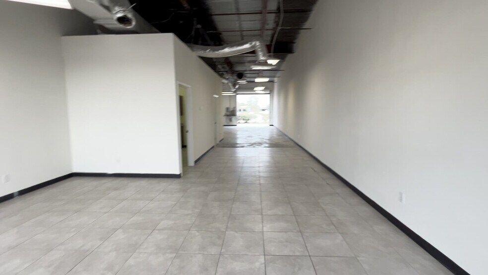 8600 Westpark Dr, Houston, TX à louer - Vidéo sur l’inscription commerciale - Image 2 de 9