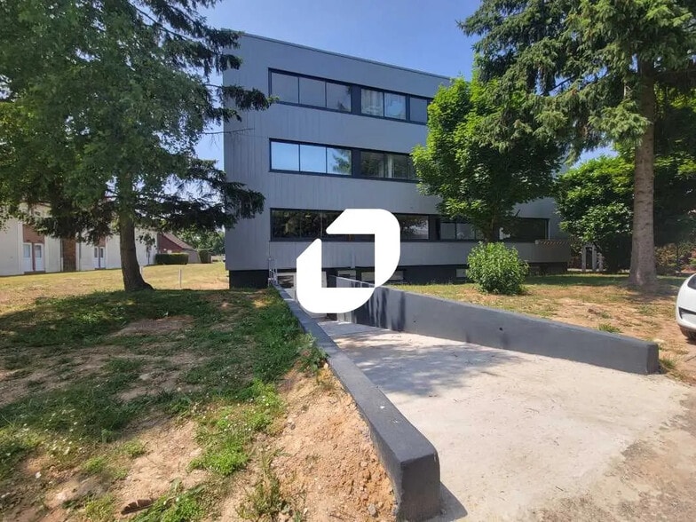 Flex in Les Ulis for lease - Building Photo - Image 1 of 7