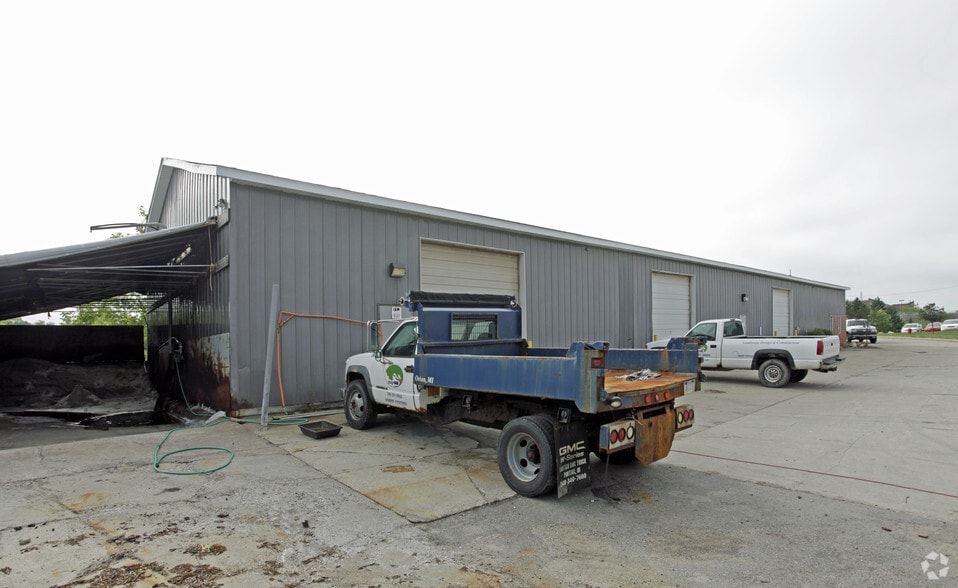 957 Brown Rd, Lake Orion, MI for sale - Building Photo - Image 2 of 2