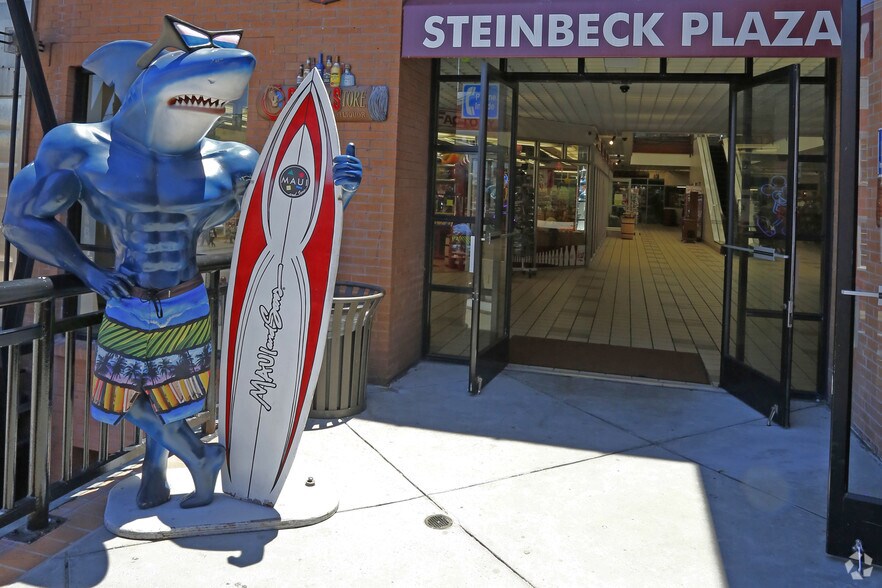 685 Cannery Row, Monterey, CA à louer - Photo du bâtiment - Image 3 de 16