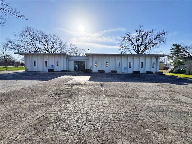 2310 W Lexington Ave, Elkhart, IN à vendre - Photo du bâtiment - Image 2 de 8