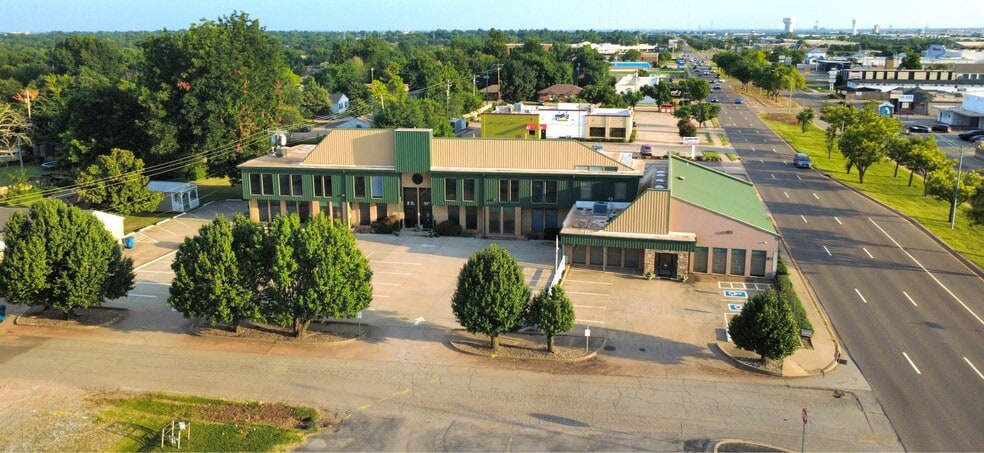 2 E 11th St, Edmond, OK for sale - Building Photo - Image 2 of 16